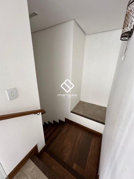 Casa com 4 quartos, 4 banheiros e 250m² à venda no bairro Laranjal, Pelotas