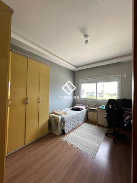 Casa com 4 quartos, 4 banheiros e 250m² à venda no bairro Laranjal, Pelotas