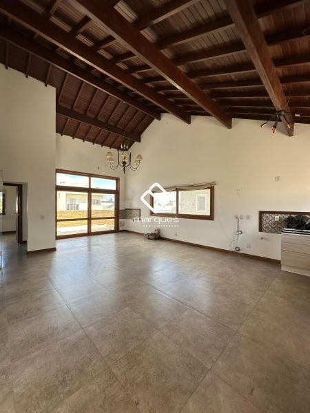Casa com 4 quartos, 4 banheiros e 250m² à venda no bairro Laranjal, Pelotas