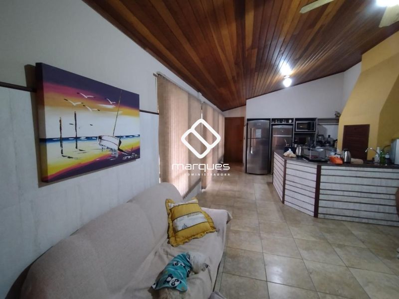 Casa com 3 quartos, 3 banheiros e 285m² à venda no bairro Três Vendas, Pelotas