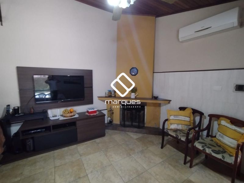 Casa com 3 quartos, 3 banheiros e 285m² à venda no bairro Três Vendas, Pelotas