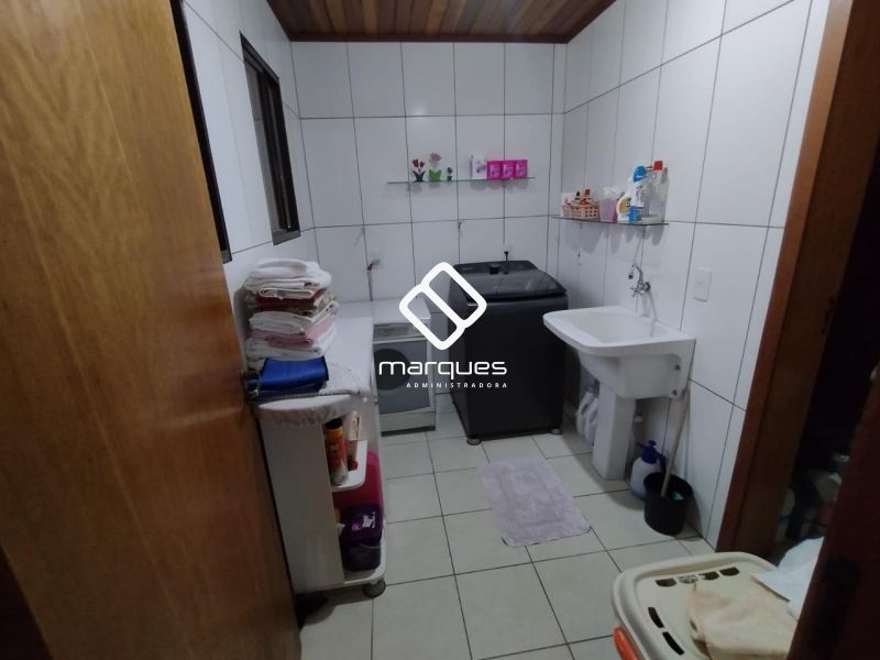 Casa com 3 quartos, 3 banheiros e 285m² à venda no bairro Três Vendas, Pelotas