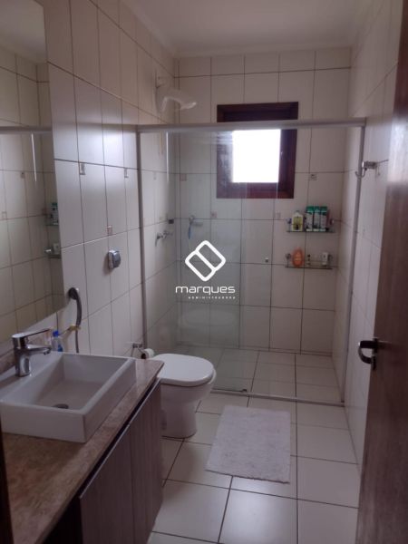 Casa com 3 quartos, 3 banheiros e 285m² à venda no bairro Três Vendas, Pelotas