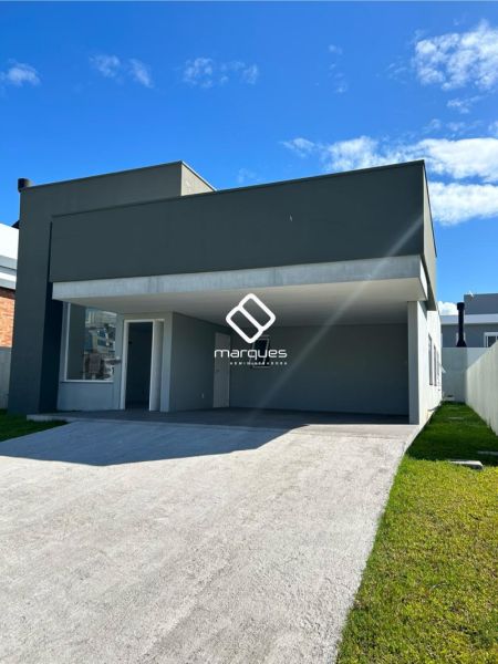 Casa com 3 quartos, 3 banheiros e 195m² à venda no bairro Laranjal, Pelotas