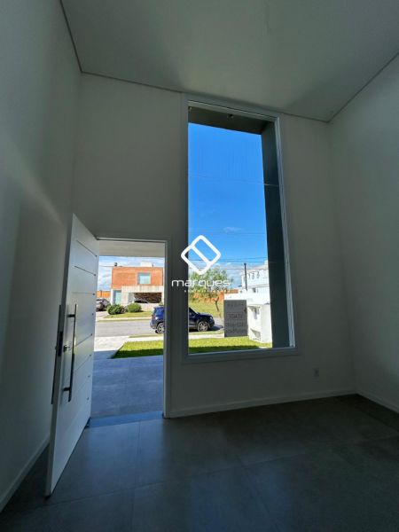 Casa com 3 quartos, 3 banheiros e 195m² à venda no bairro Laranjal, Pelotas