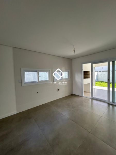 Casa com 3 quartos, 3 banheiros e 195m² à venda no bairro Laranjal, Pelotas