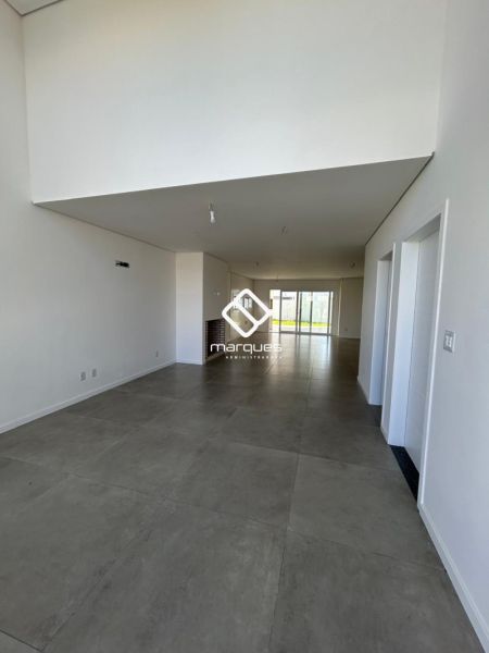 Casa com 3 quartos, 3 banheiros e 195m² à venda no bairro Laranjal, Pelotas