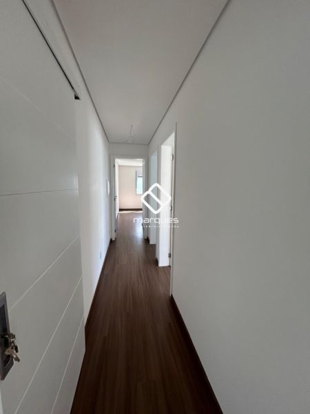 Casa com 3 quartos, 3 banheiros e 195m² à venda no bairro Laranjal, Pelotas