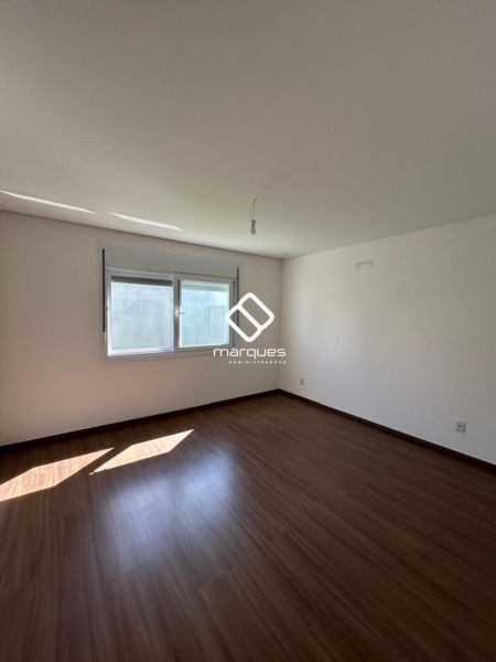 Casa com 3 quartos, 3 banheiros e 195m² à venda no bairro Laranjal, Pelotas