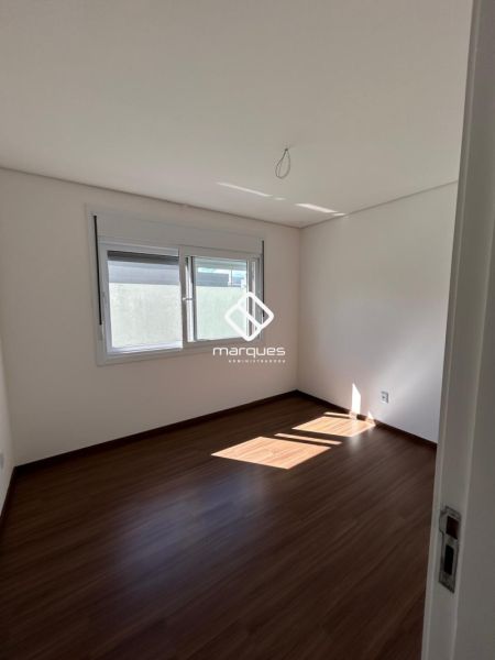 Casa com 3 quartos, 3 banheiros e 195m² à venda no bairro Laranjal, Pelotas