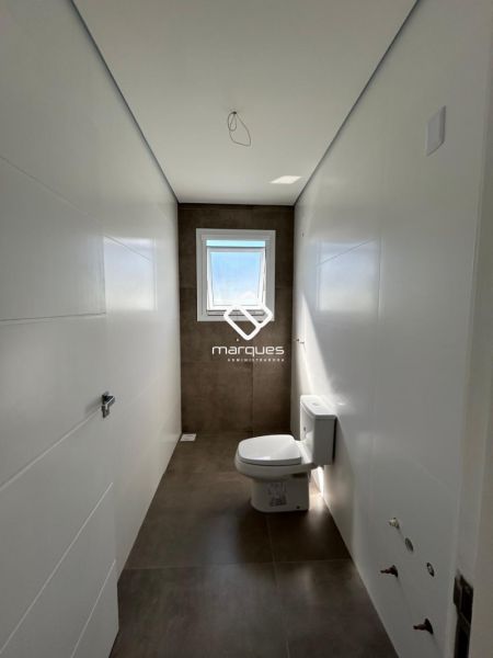 Casa com 3 quartos, 3 banheiros e 195m² à venda no bairro Laranjal, Pelotas