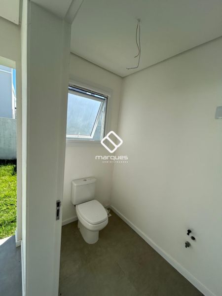 Casa com 3 quartos, 3 banheiros e 195m² à venda no bairro Laranjal, Pelotas