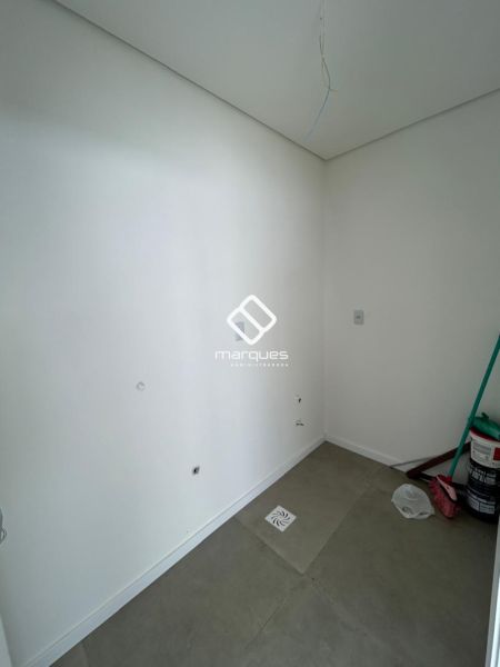 Casa com 3 quartos, 3 banheiros e 195m² à venda no bairro Laranjal, Pelotas