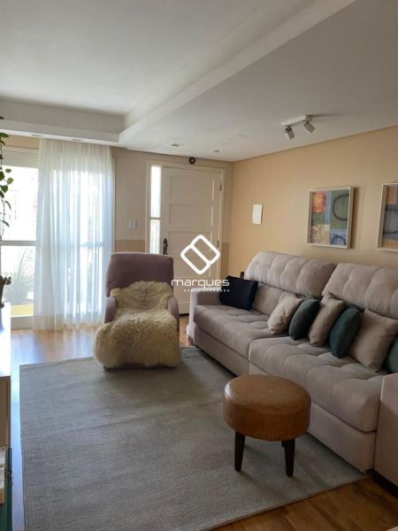 Sobrado com 3 quartos, 2 banheiros e 198m² à venda no bairro Três Vendas, Pelotas