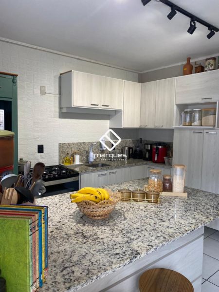Sobrado com 3 quartos, 2 banheiros e 198m² à venda no bairro Três Vendas, Pelotas