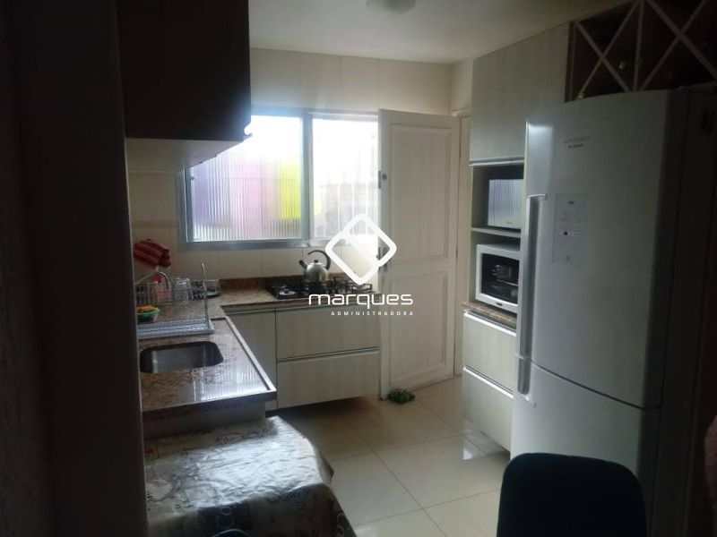 Casa com 2 quartos, 2 banheiros e 85m² à venda no bairro Três Vendas, Pelotas