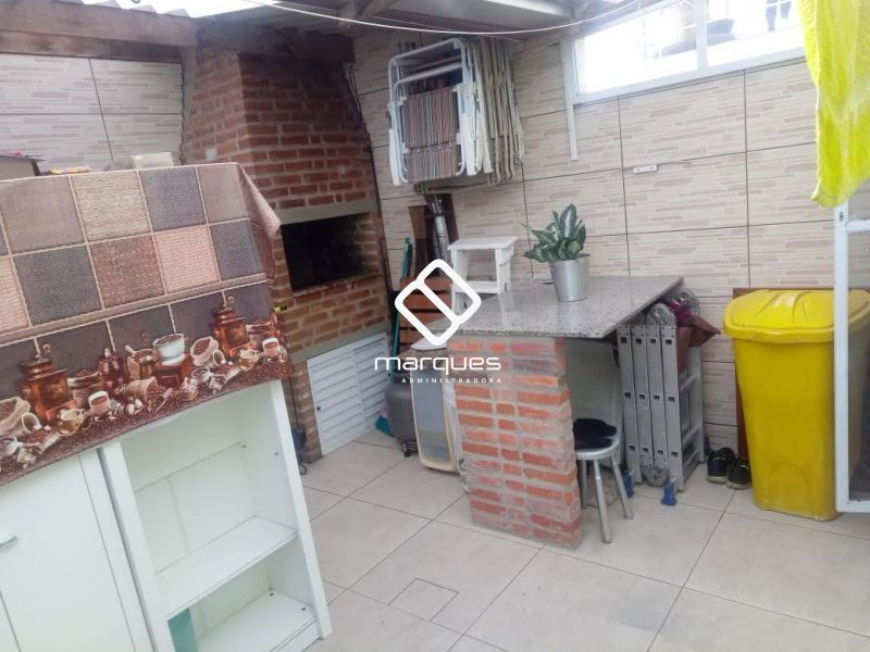 Casa com 2 quartos, 2 banheiros e 85m² à venda no bairro Três Vendas, Pelotas