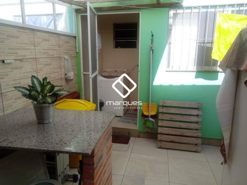 Casa com 2 quartos, 2 banheiros e 85m² à venda no bairro Três Vendas, Pelotas