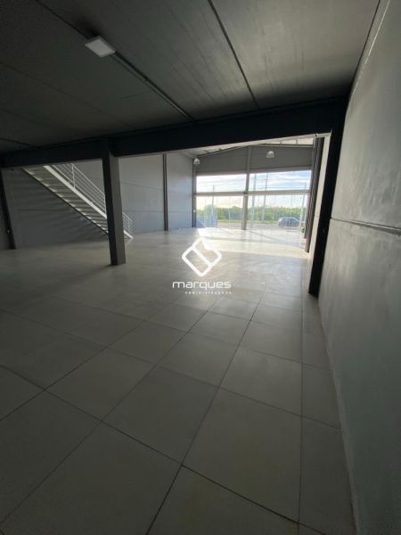 Prédio Comercial com 2 banheiros e 250m² à venda no bairro Três Vendas, Pelotas