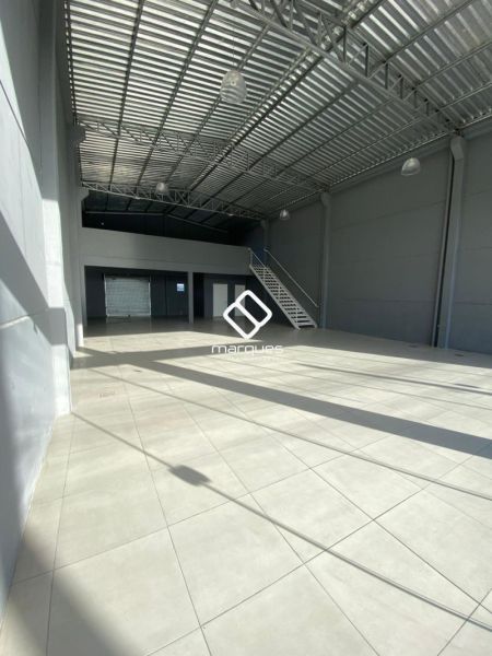 Prédio Comercial com 2 banheiros e 250m² à venda no bairro Três Vendas, Pelotas