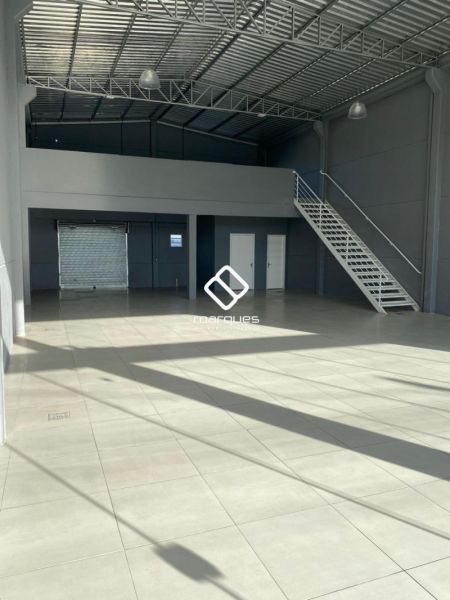 Prédio Comercial com 2 banheiros e 250m² à venda no bairro Três Vendas, Pelotas
