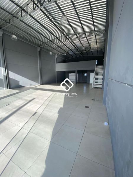 Prédio Comercial com 2 banheiros e 250m² à venda no bairro Três Vendas, Pelotas