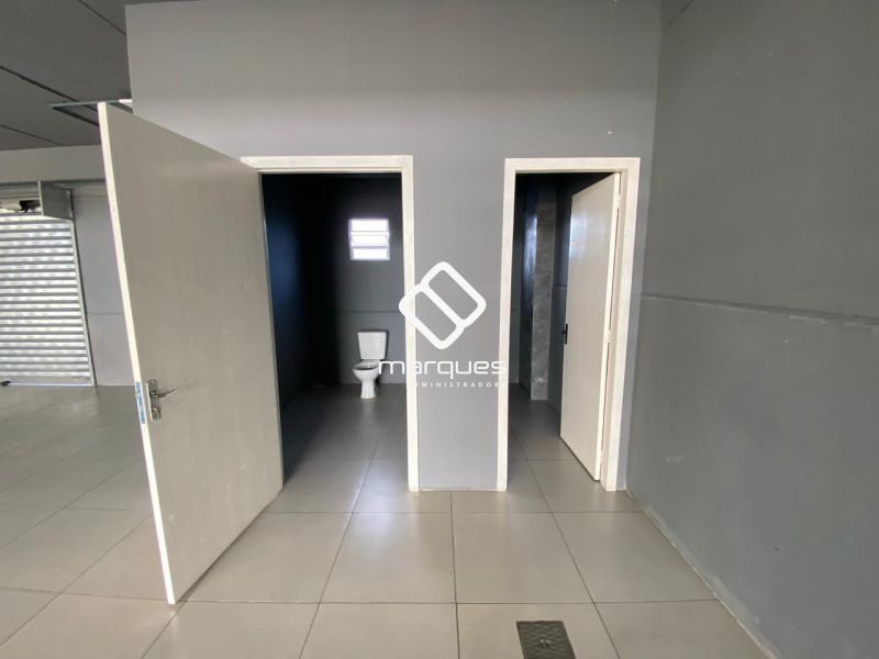 Prédio Comercial com 2 banheiros e 250m² à venda no bairro Três Vendas, Pelotas