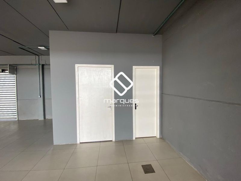 Prédio Comercial com 2 banheiros e 250m² à venda no bairro Três Vendas, Pelotas