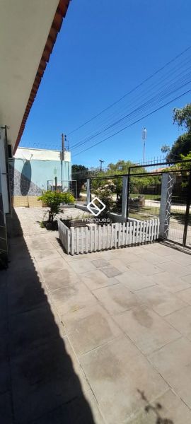 Casa com 2 quartos, 2 banheiros e 150m² à venda no bairro Laranjal, Pelotas
