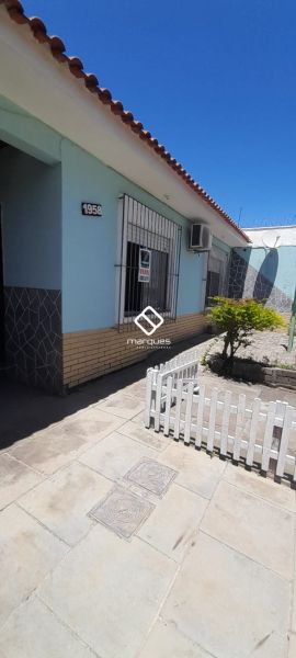 Casa com 2 quartos, 2 banheiros e 150m² à venda no bairro Laranjal, Pelotas