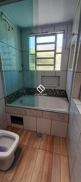 Casa com 2 quartos, 2 banheiros e 150m² à venda no bairro Laranjal, Pelotas