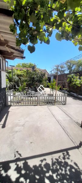 Casa com 2 quartos, 2 banheiros e 150m² à venda no bairro Laranjal, Pelotas