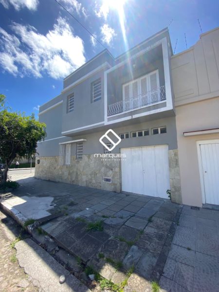 Casa com 3 quartos, 2 banheiros e 142m² à venda no bairro Centro, Pelotas