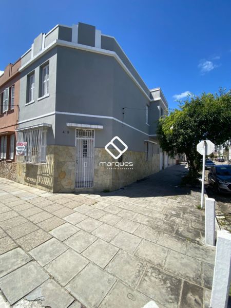 Casa com 3 quartos, 2 banheiros e 142m² à venda no bairro Centro, Pelotas