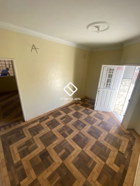 Casa com 3 quartos, 2 banheiros e 142m² à venda no bairro Centro, Pelotas