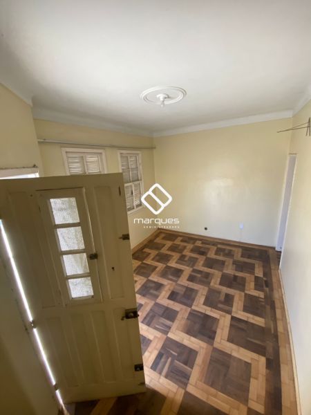 Casa com 3 quartos, 2 banheiros e 142m² à venda no bairro Centro, Pelotas