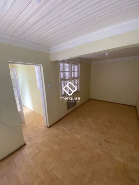 Casa com 3 quartos, 2 banheiros e 142m² à venda no bairro Centro, Pelotas