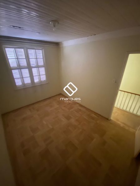 Casa com 3 quartos, 2 banheiros e 142m² à venda no bairro Centro, Pelotas