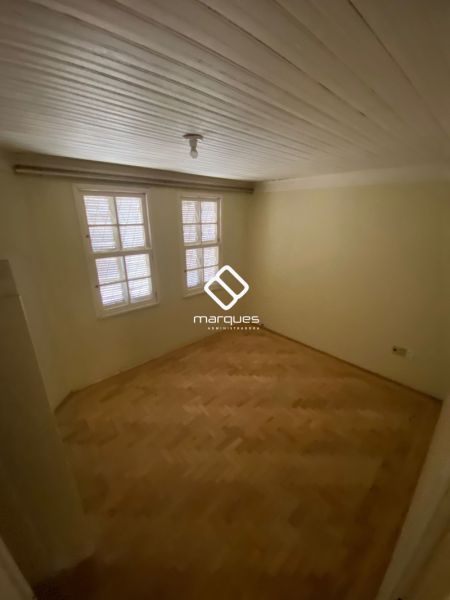 Casa com 3 quartos, 2 banheiros e 142m² à venda no bairro Centro, Pelotas