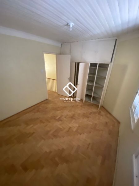 Casa com 3 quartos, 2 banheiros e 142m² à venda no bairro Centro, Pelotas
