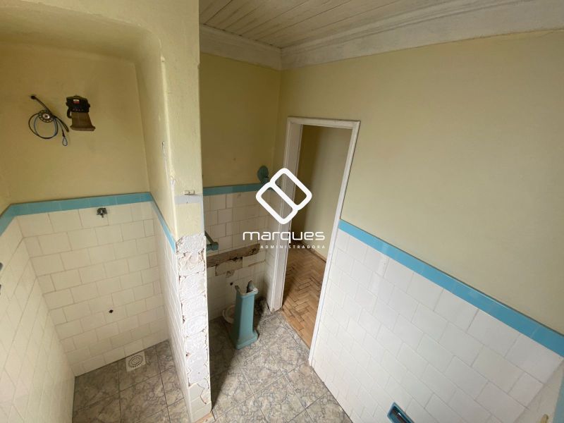 Casa com 3 quartos, 2 banheiros e 142m² à venda no bairro Centro, Pelotas