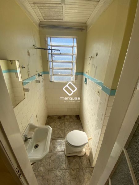 Casa com 3 quartos, 2 banheiros e 142m² à venda no bairro Centro, Pelotas