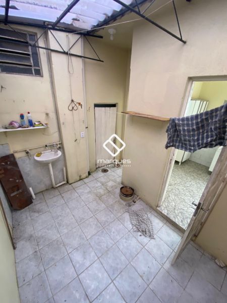Casa com 3 quartos, 2 banheiros e 142m² à venda no bairro Centro, Pelotas