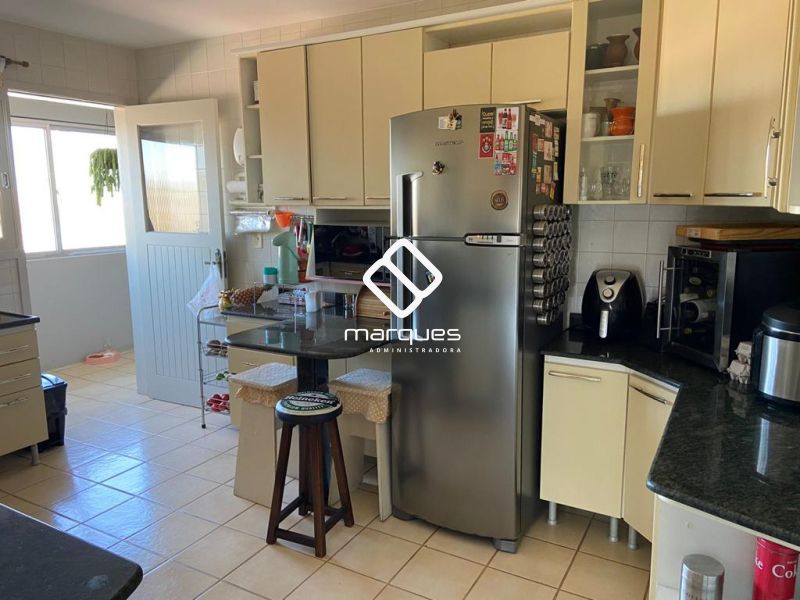 Apartamento com 3 quartos, 3 banheiros e 130m² à venda no bairro Três Vendas, Pelotas