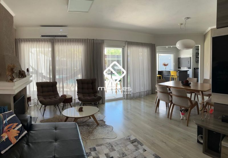 Casa com 3 quartos, 2 banheiros e 265m² à venda no bairro Laranjal, Pelotas
