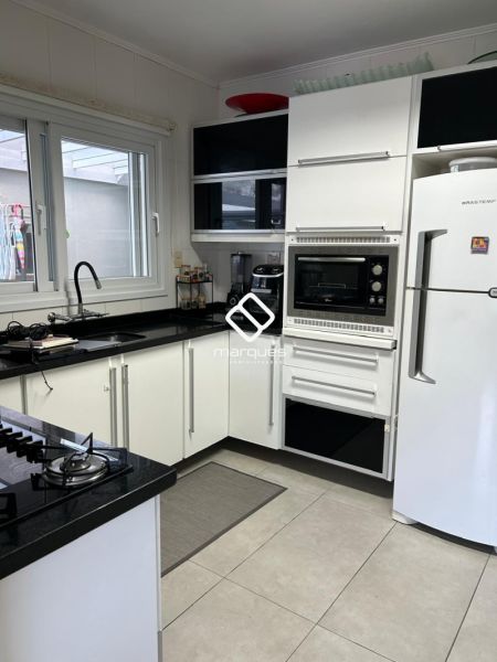 Casa com 3 quartos, 2 banheiros e 265m² à venda no bairro Laranjal, Pelotas