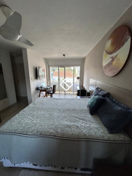 Casa com 3 quartos, 2 banheiros e 265m² à venda no bairro Laranjal, Pelotas