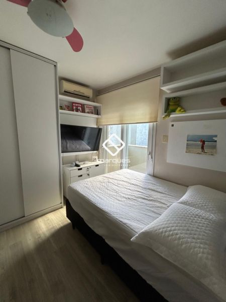 Casa com 3 quartos, 2 banheiros e 265m² à venda no bairro Laranjal, Pelotas