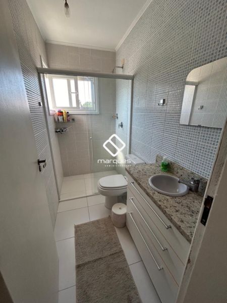 Casa com 3 quartos, 2 banheiros e 265m² à venda no bairro Laranjal, Pelotas