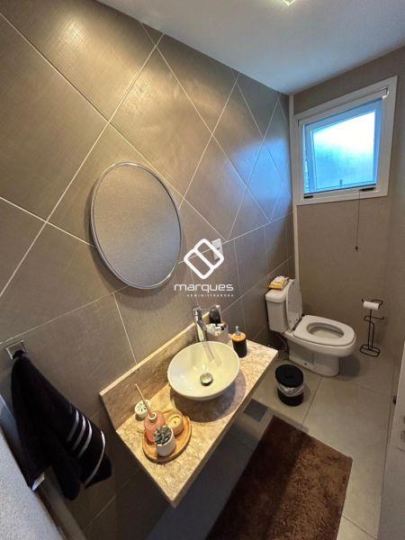 Casa com 3 quartos, 2 banheiros e 265m² à venda no bairro Laranjal, Pelotas